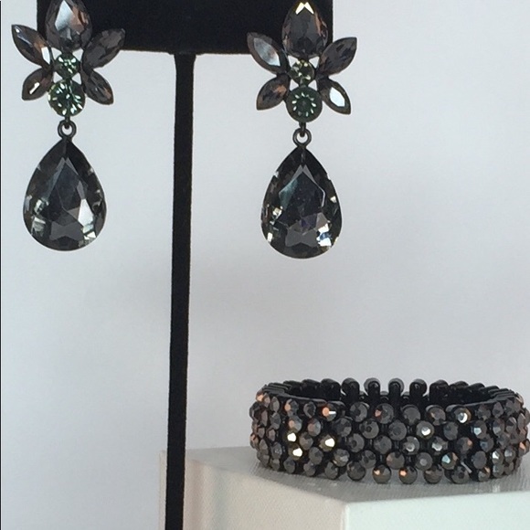 Beautiful black gun metal crystal earrings - Picture 2 of 4